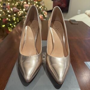 Vince Camuto Champagne Gold Heels Size 7 US